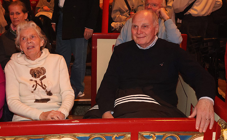 Uli Hoeneß mit Frau beim Roncalli Premierenabend (©Foto: Martin Schmitz) 